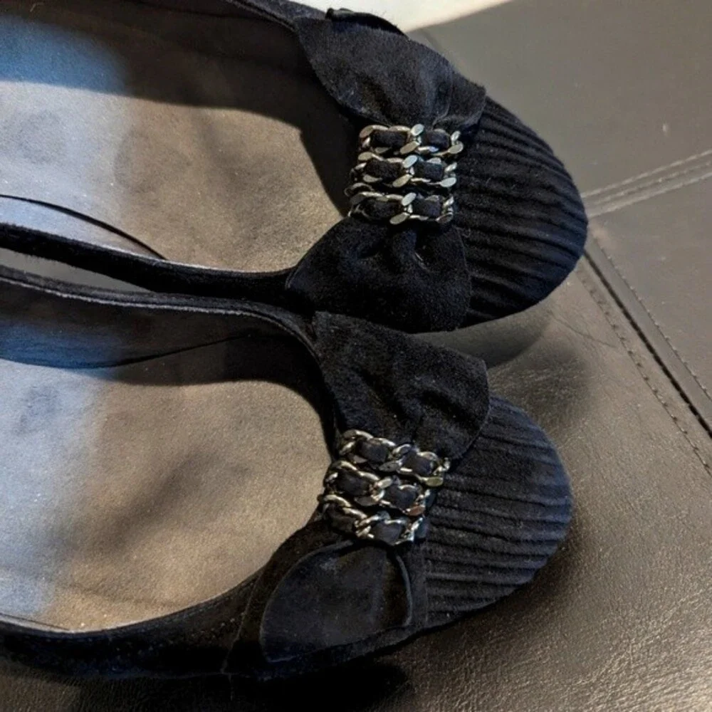 Stuart Weitzman Black Genuine Suede Wedged Heels with Chain Bow - Picture 4 of 11